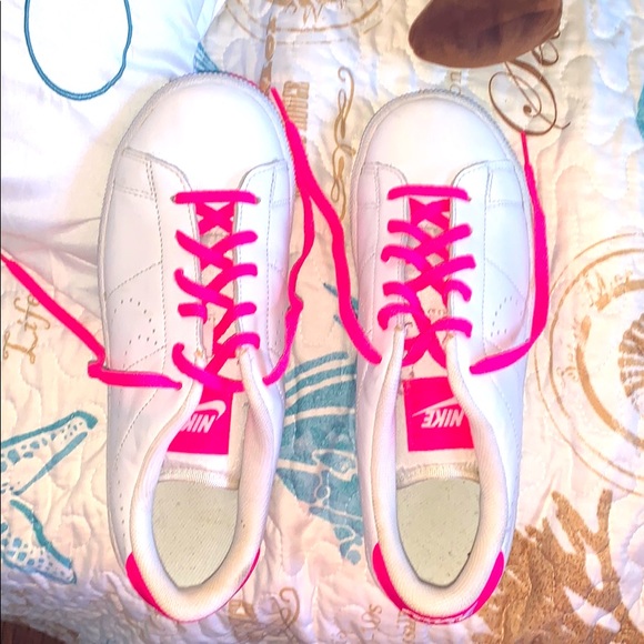 Nike Other - Nike girls sneakers